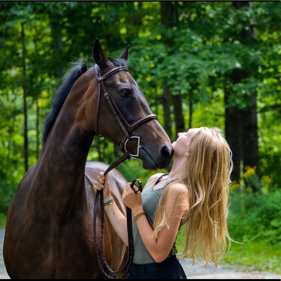 Meet your Posher, Anna - Picture 2 of 4